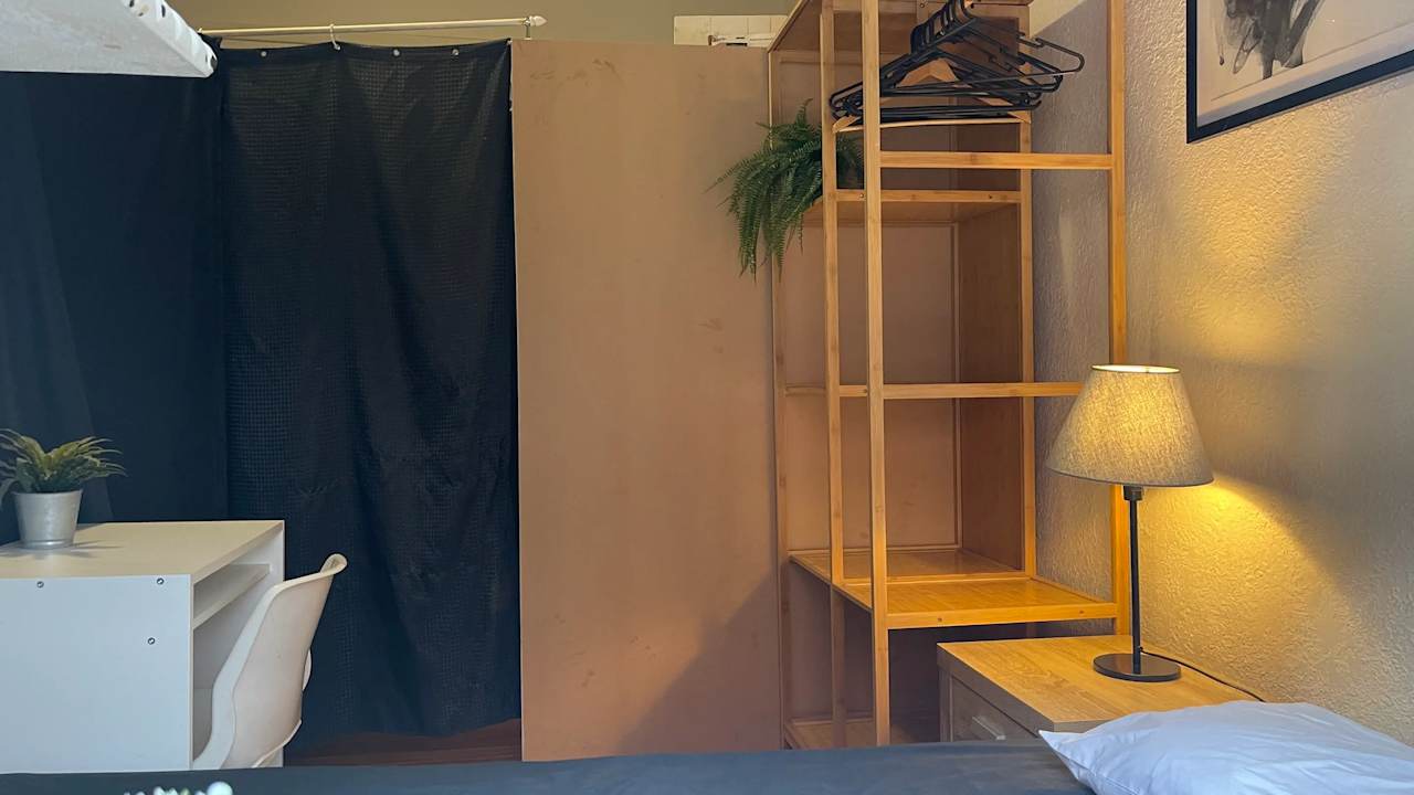 Furnished room in a share house
