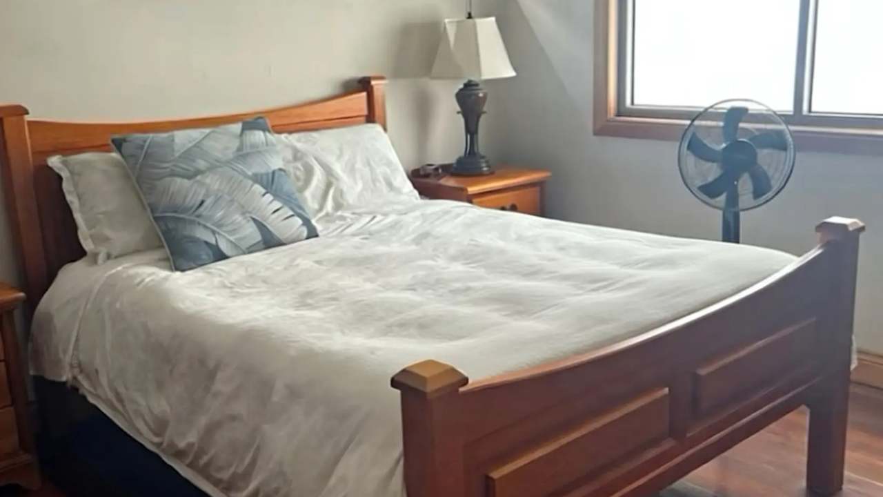 Room in a share house