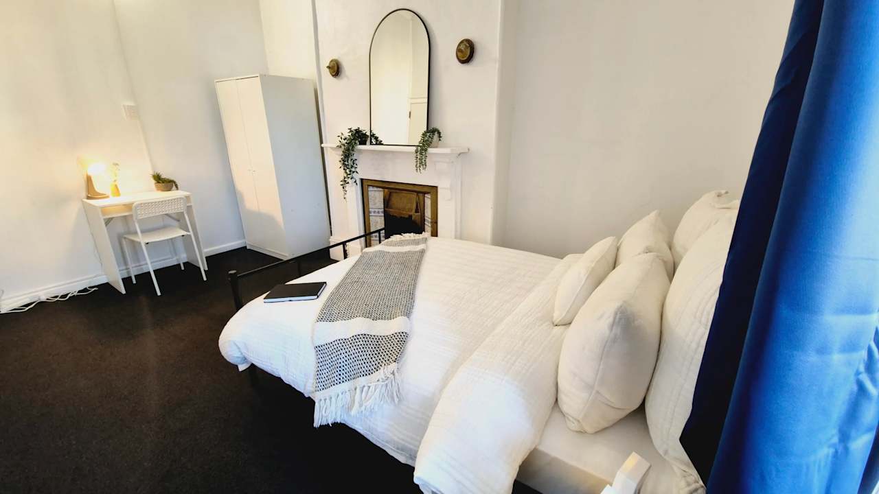 Furnished room in a share house
