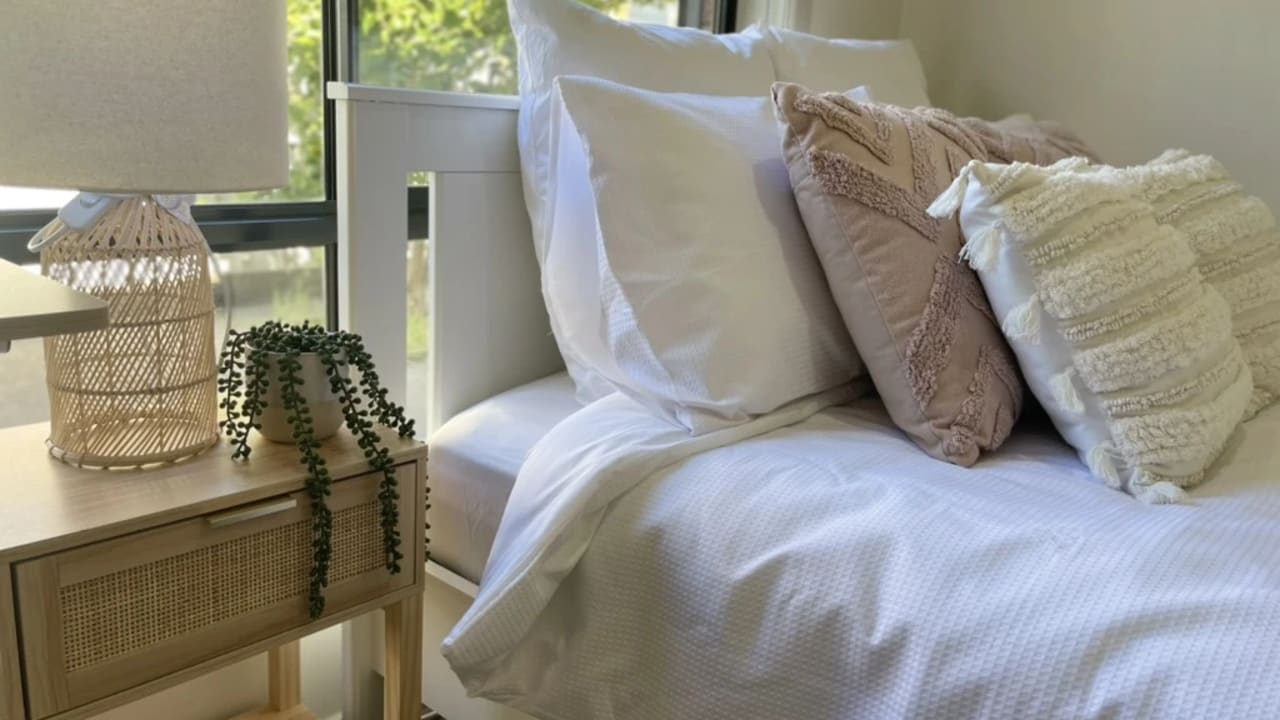 Furnished room in a share house
