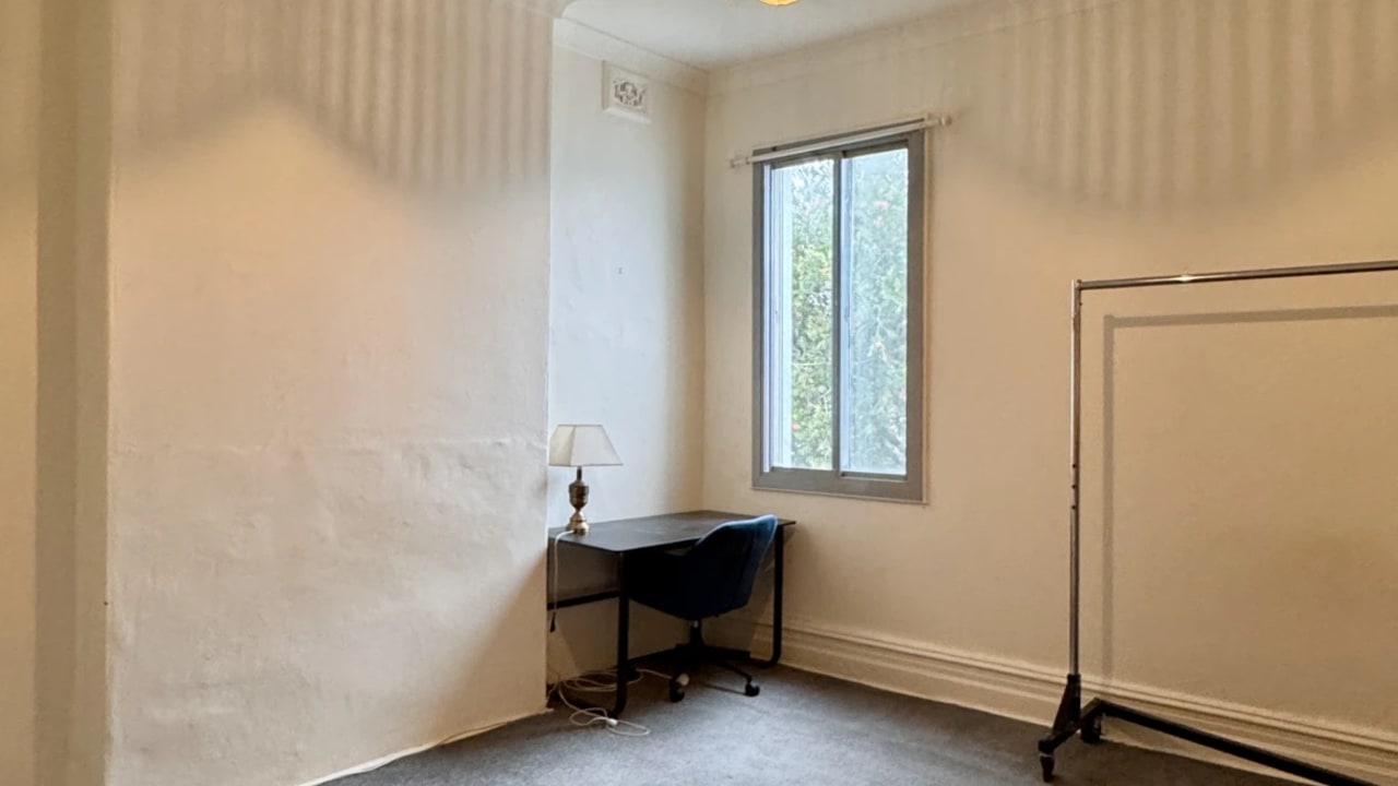Unfurnished room in a flatshare