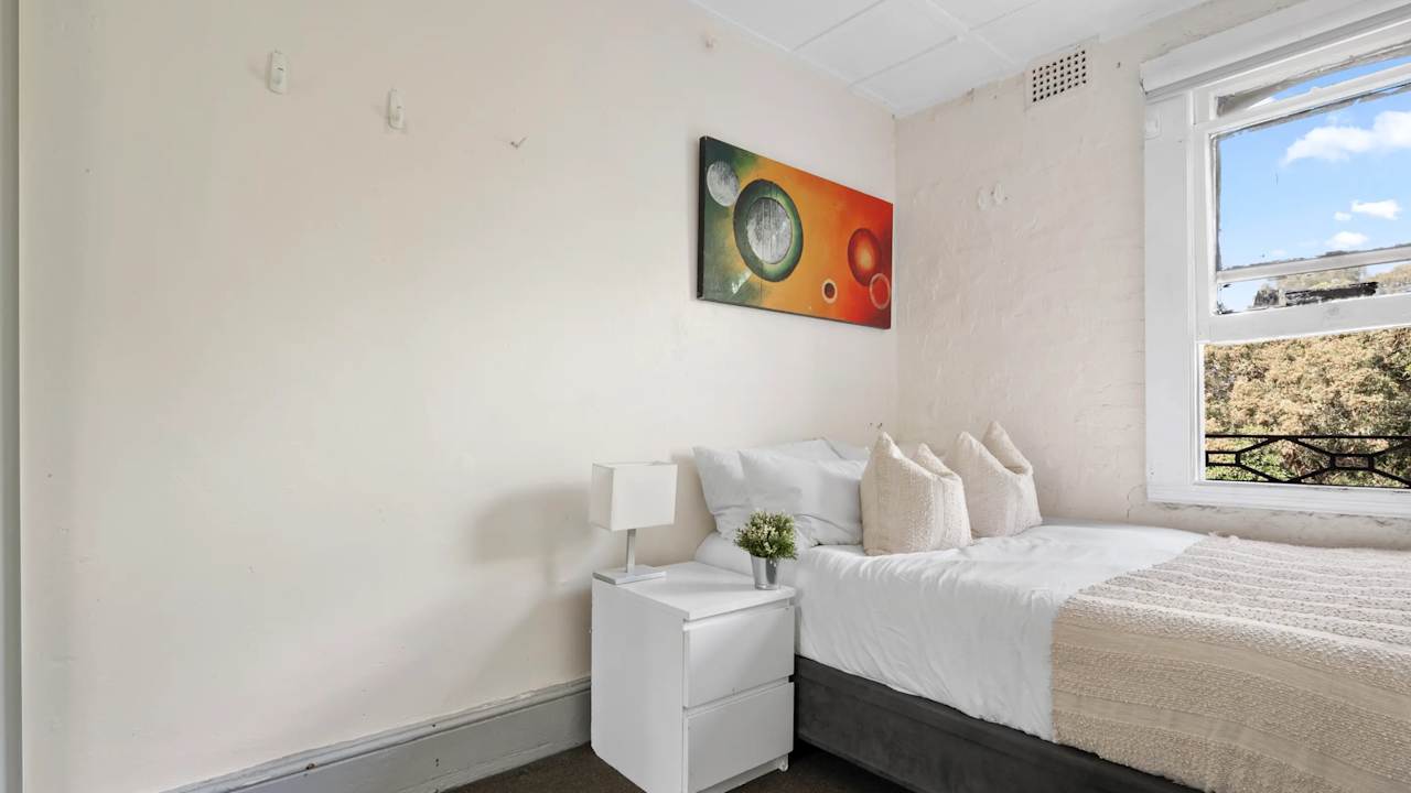 Furnished room in a flatshare
