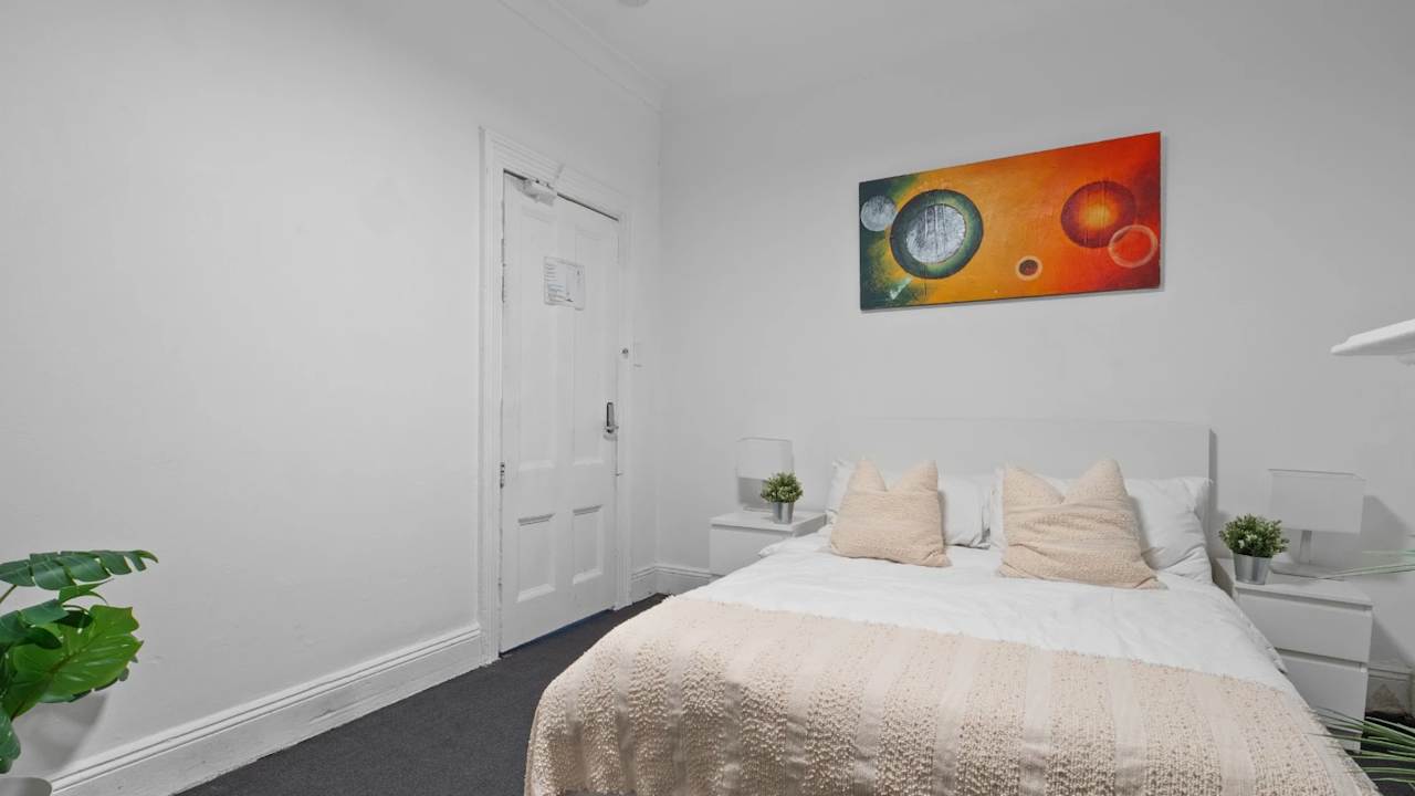 Furnished room in a share house