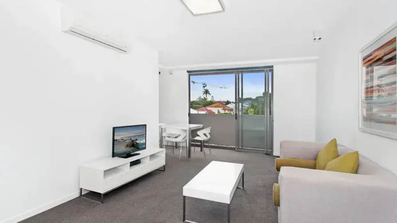 Furnished room with ensuite in a flatshare