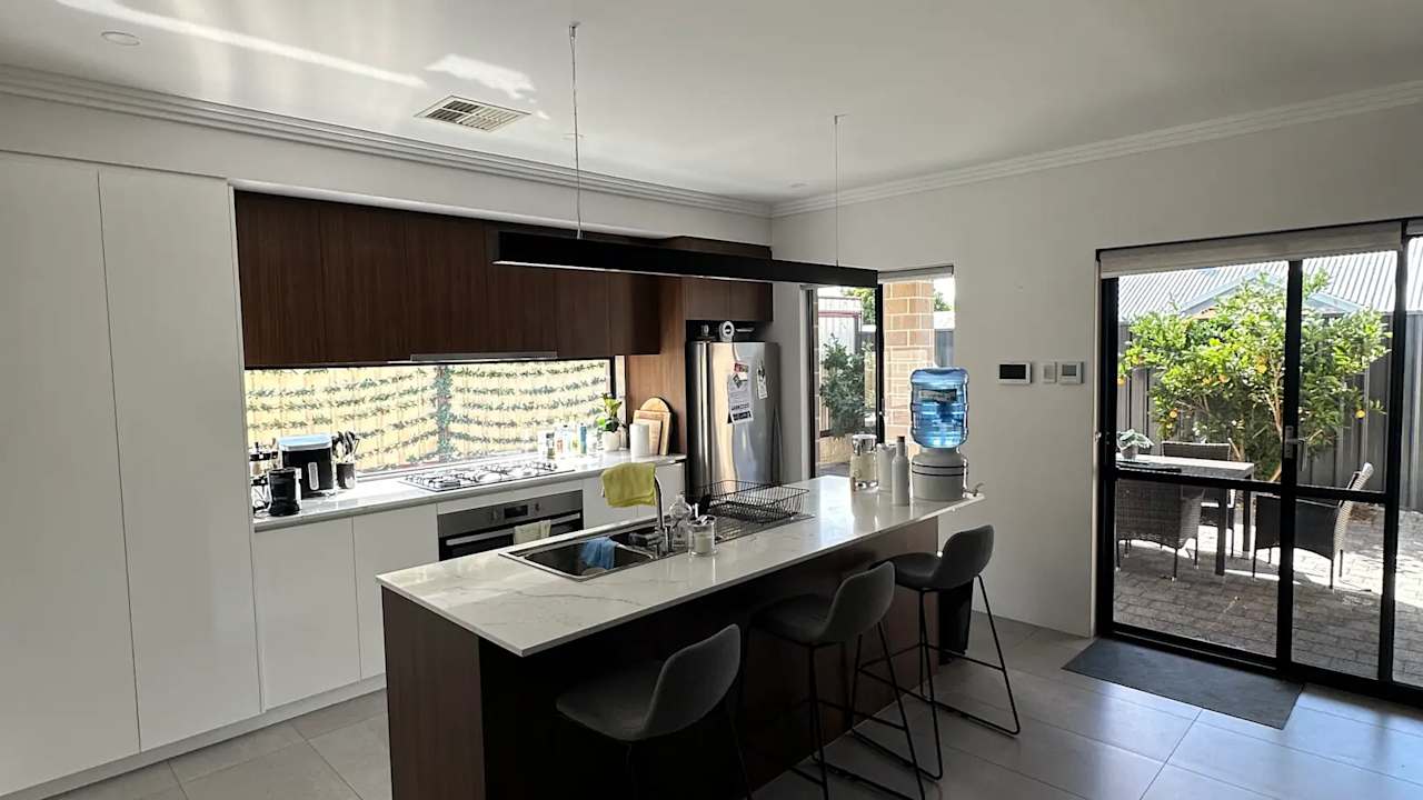 Furnished room in a share house