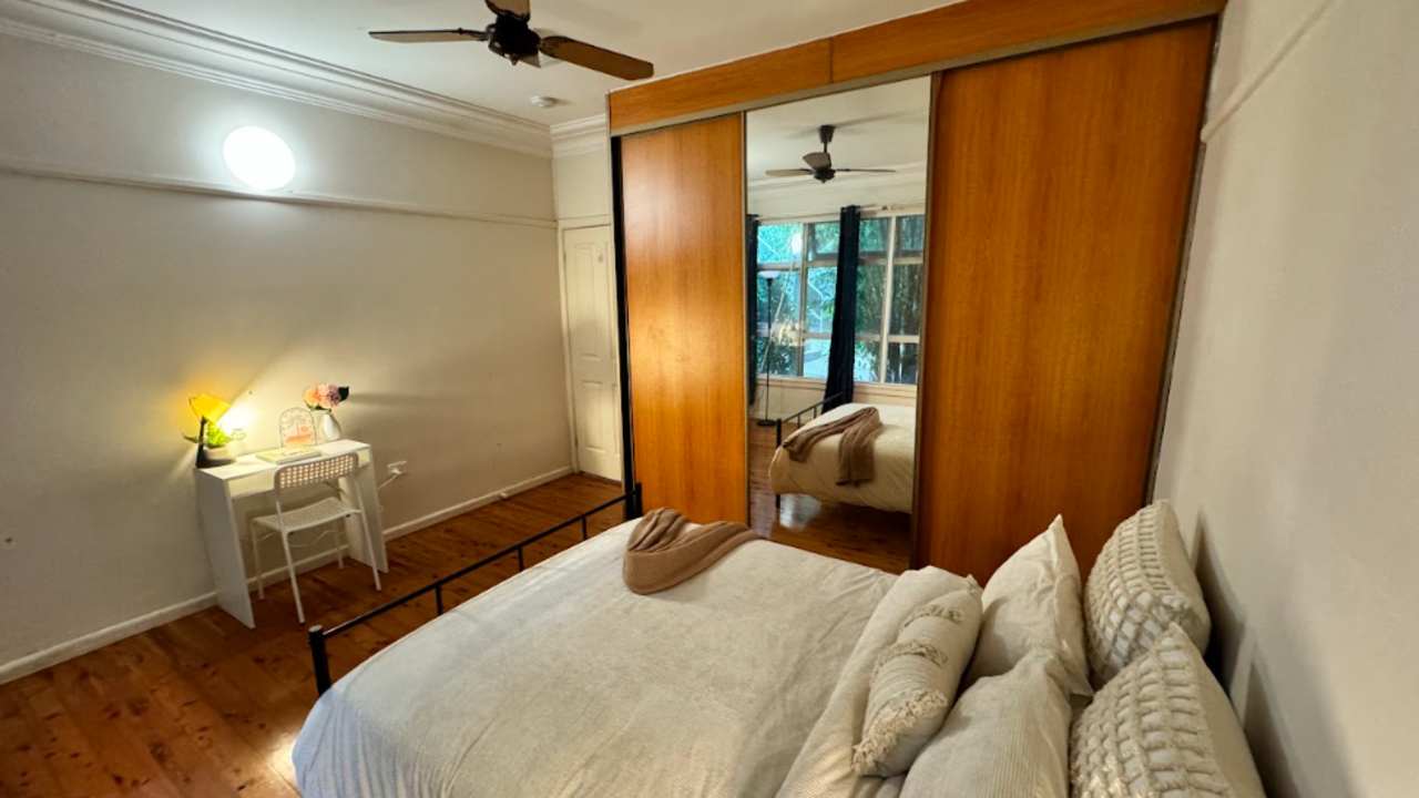 Furnished room in a share house