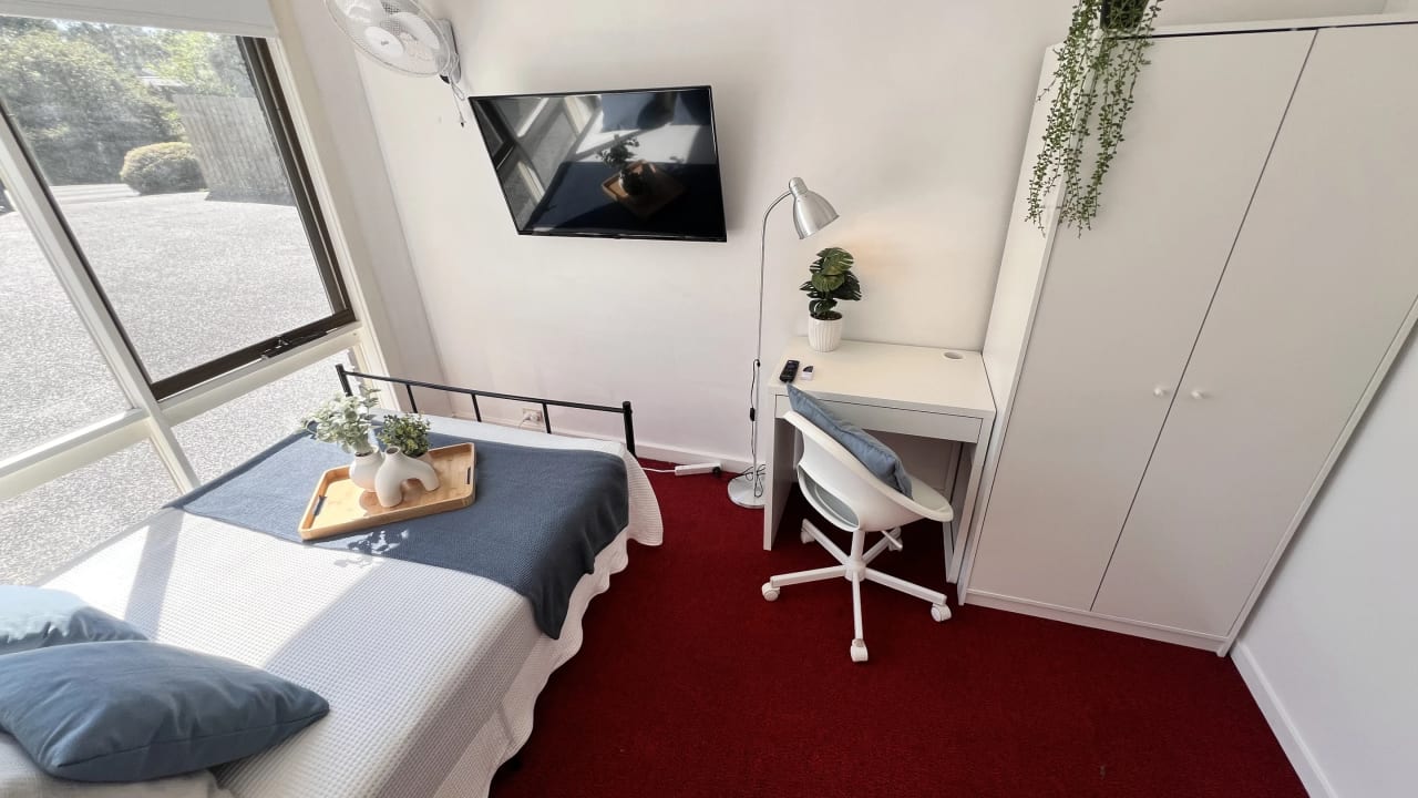Furnished room in a share house