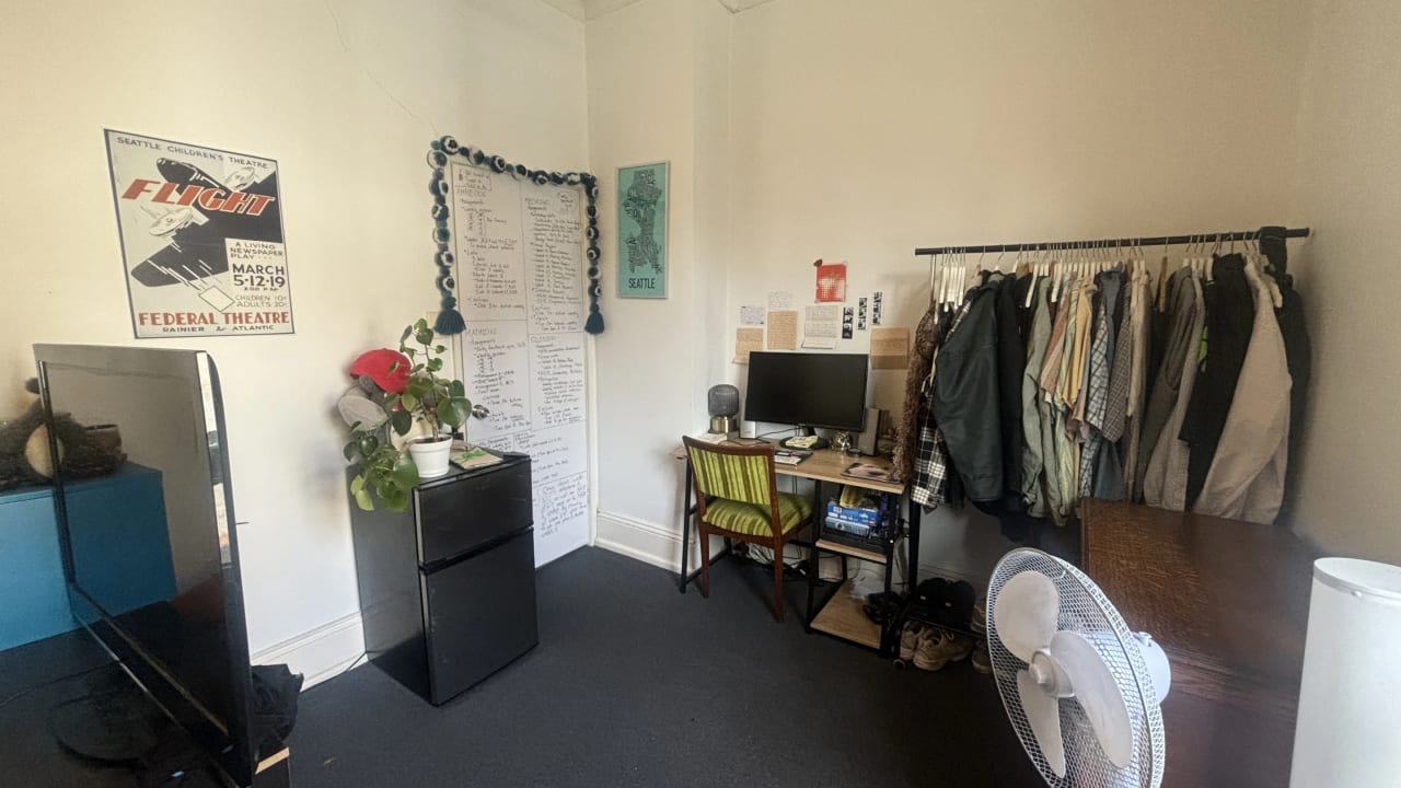 Furnished room in a share house