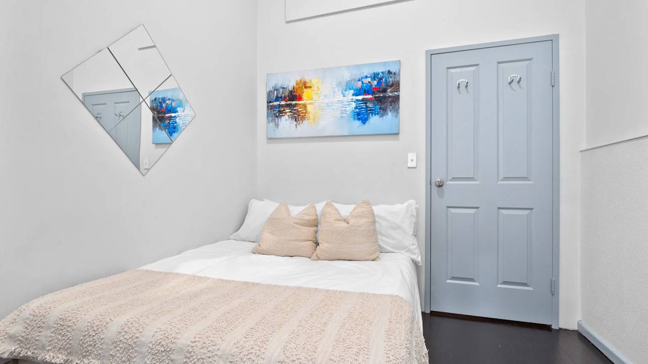 Furnished room in a share house