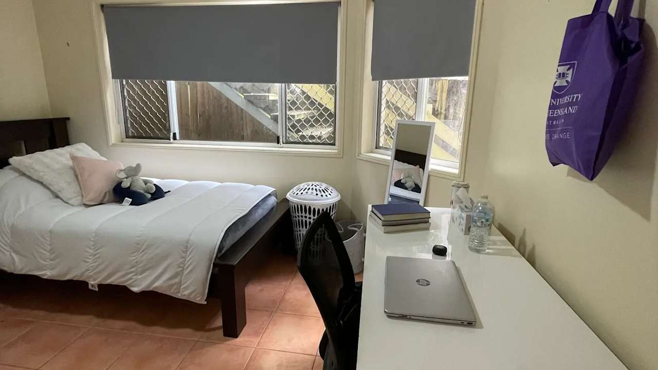 Room in a share house