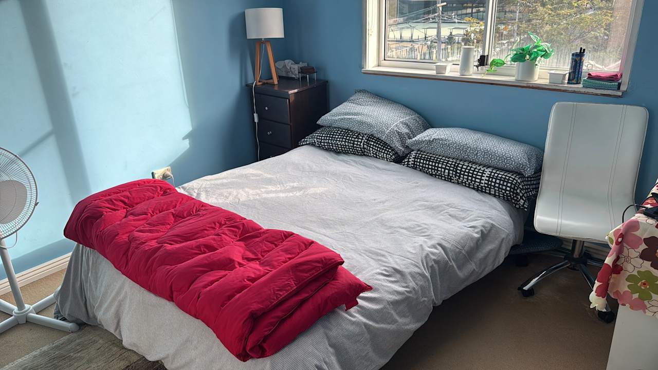 Furnished room in a flatshare