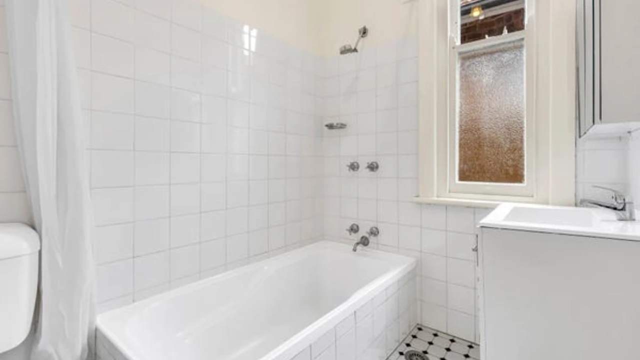 Unfurnished room in a share house