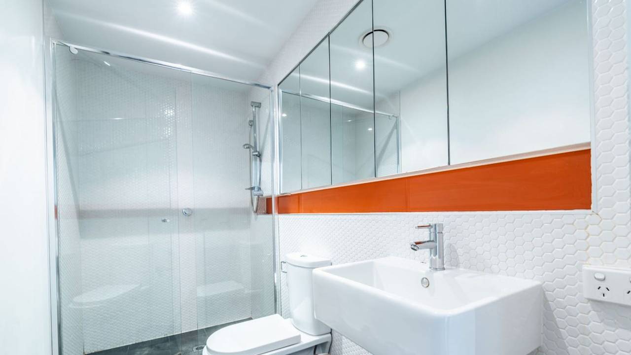 Furnished room with own bathroom