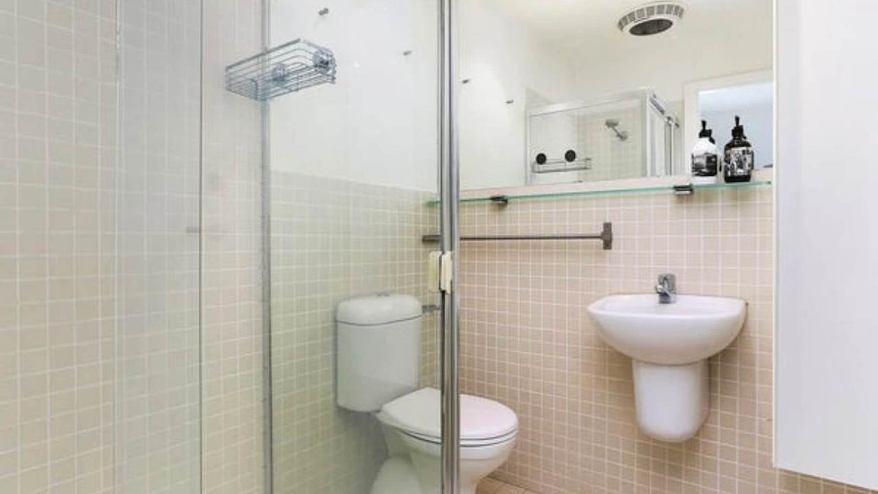 Unfurnished room with own bathroom