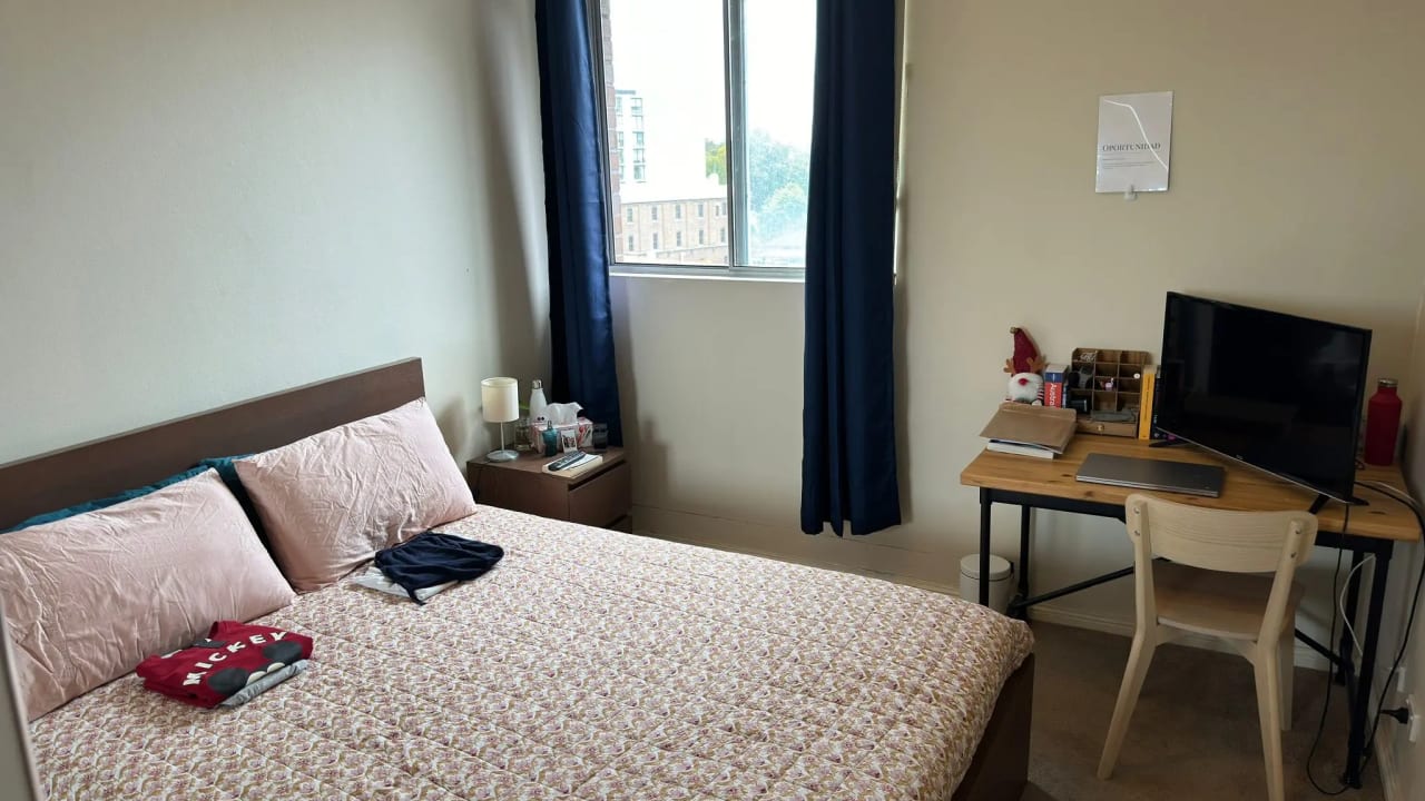 Furnished room in a flatshare