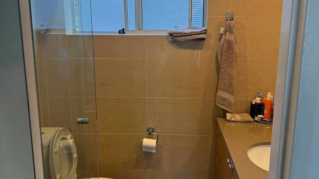 Furnished room with ensuite in a flatshare