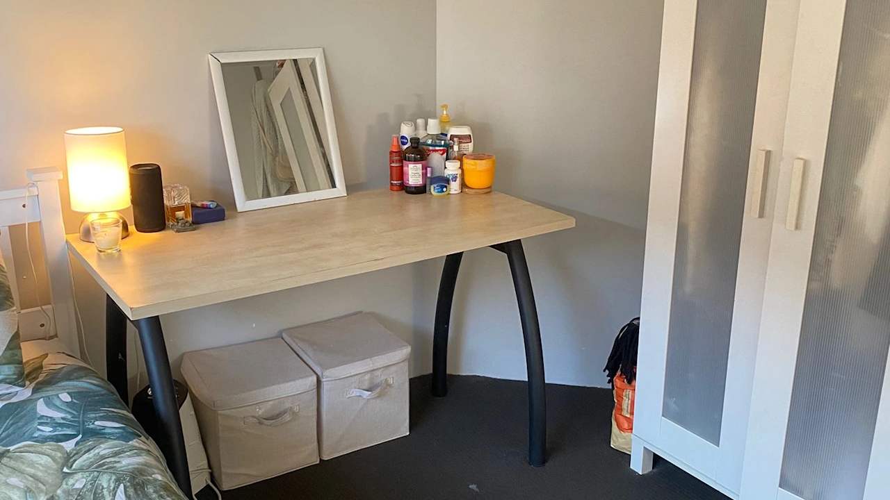 Furnished room in a share house