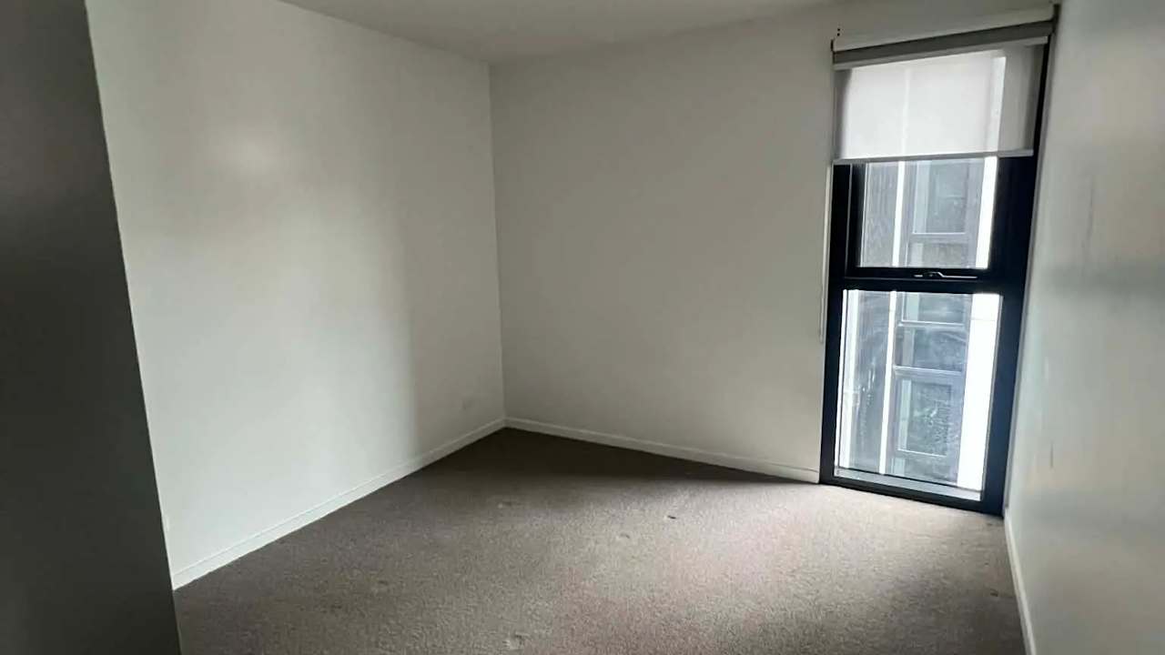 Unfurnished room with own bathroom