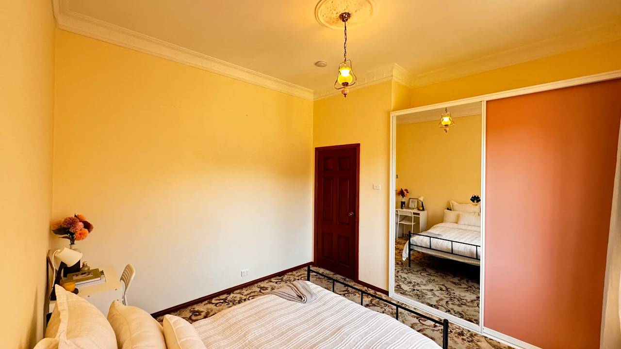 Furnished room in a flatshare