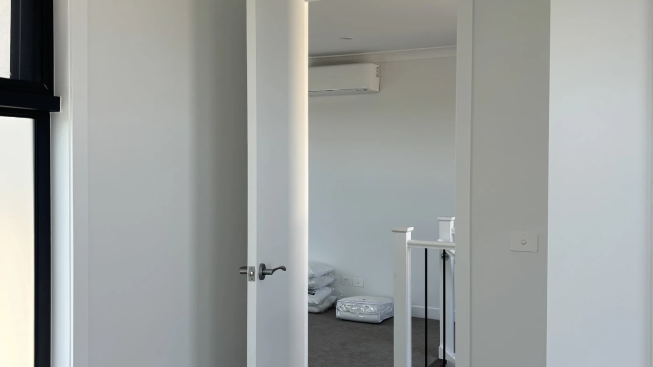 Unfurnished room in a share house