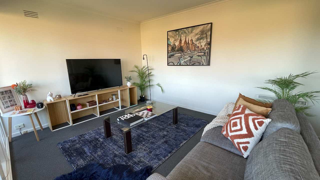 Furnished room in a flatshare