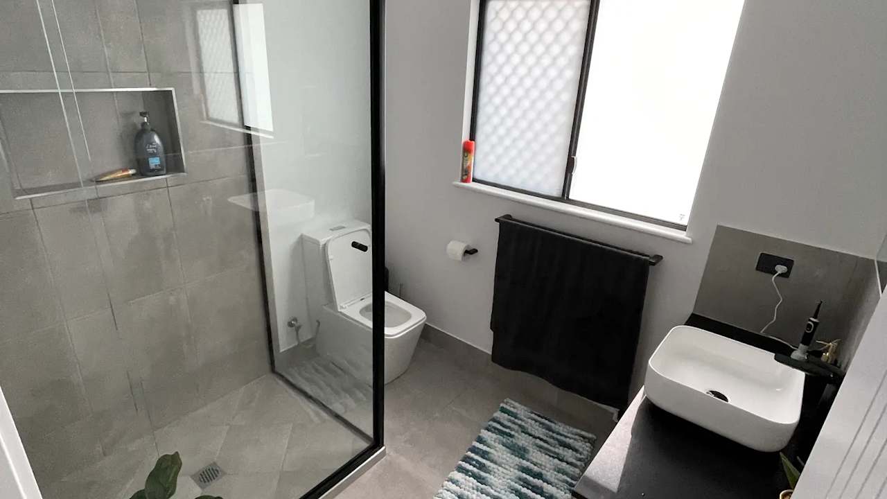 Furnished room in a share house