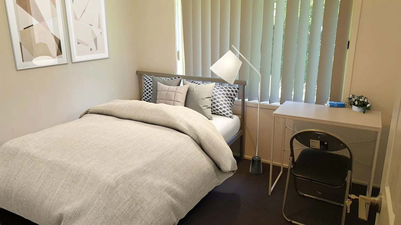 Furnished room in a flatshare