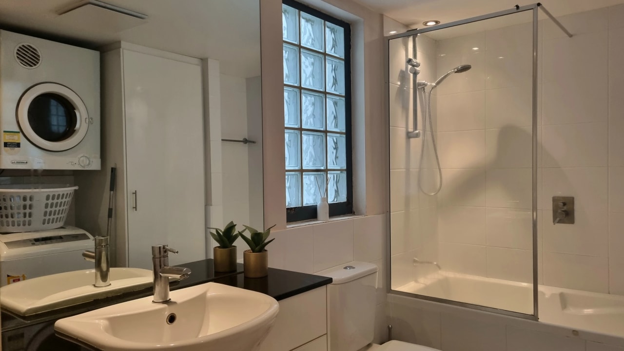 Furnished room with own bathroom