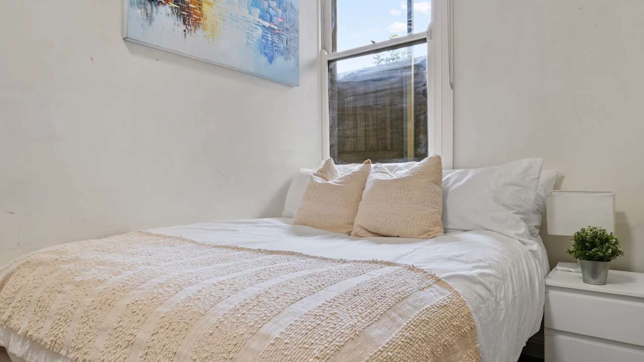 Furnished room in a flatshare