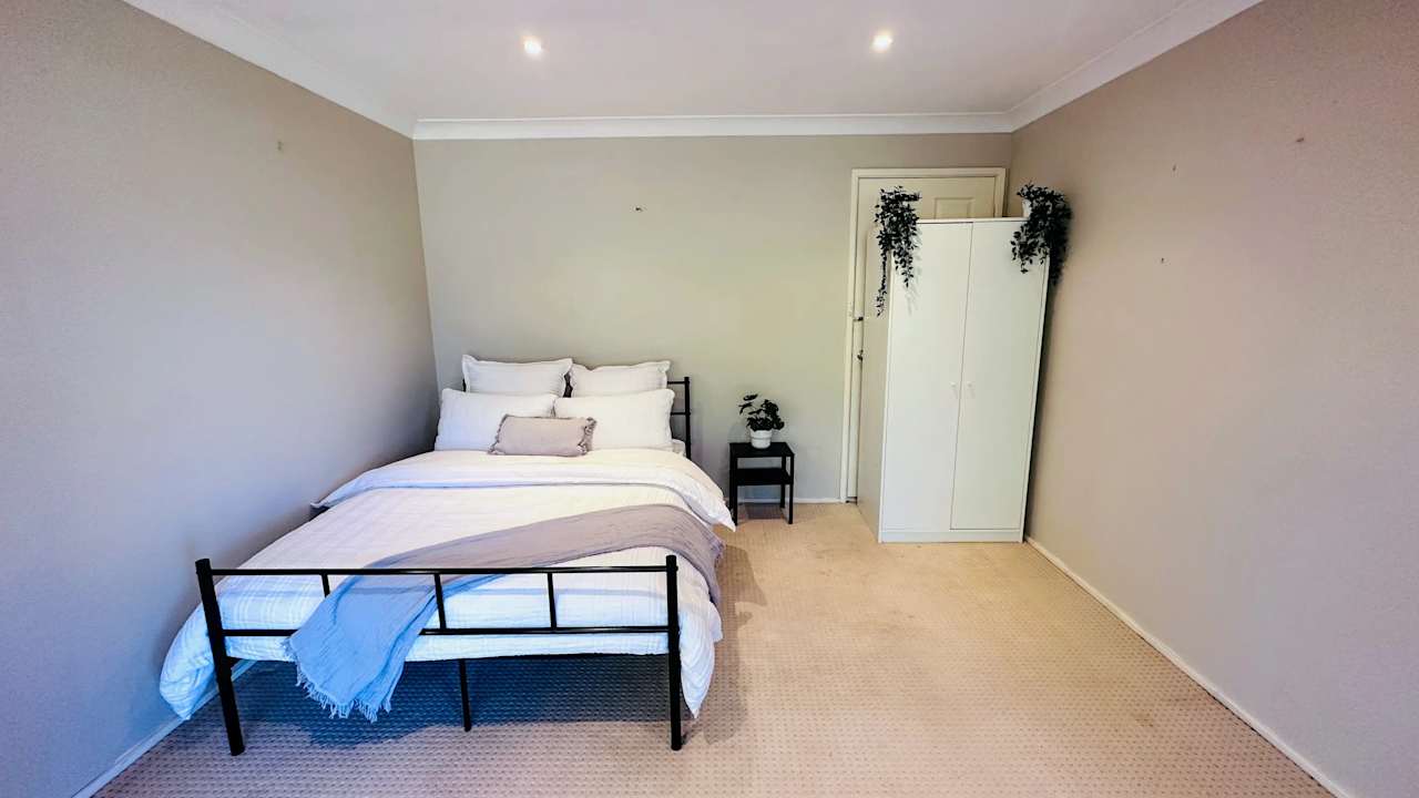 Furnished room in a share house