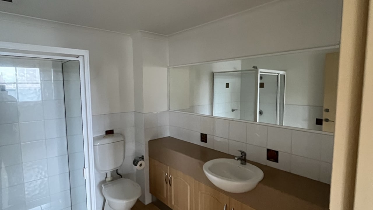 Unfurnished room with ensuite in a flatshare