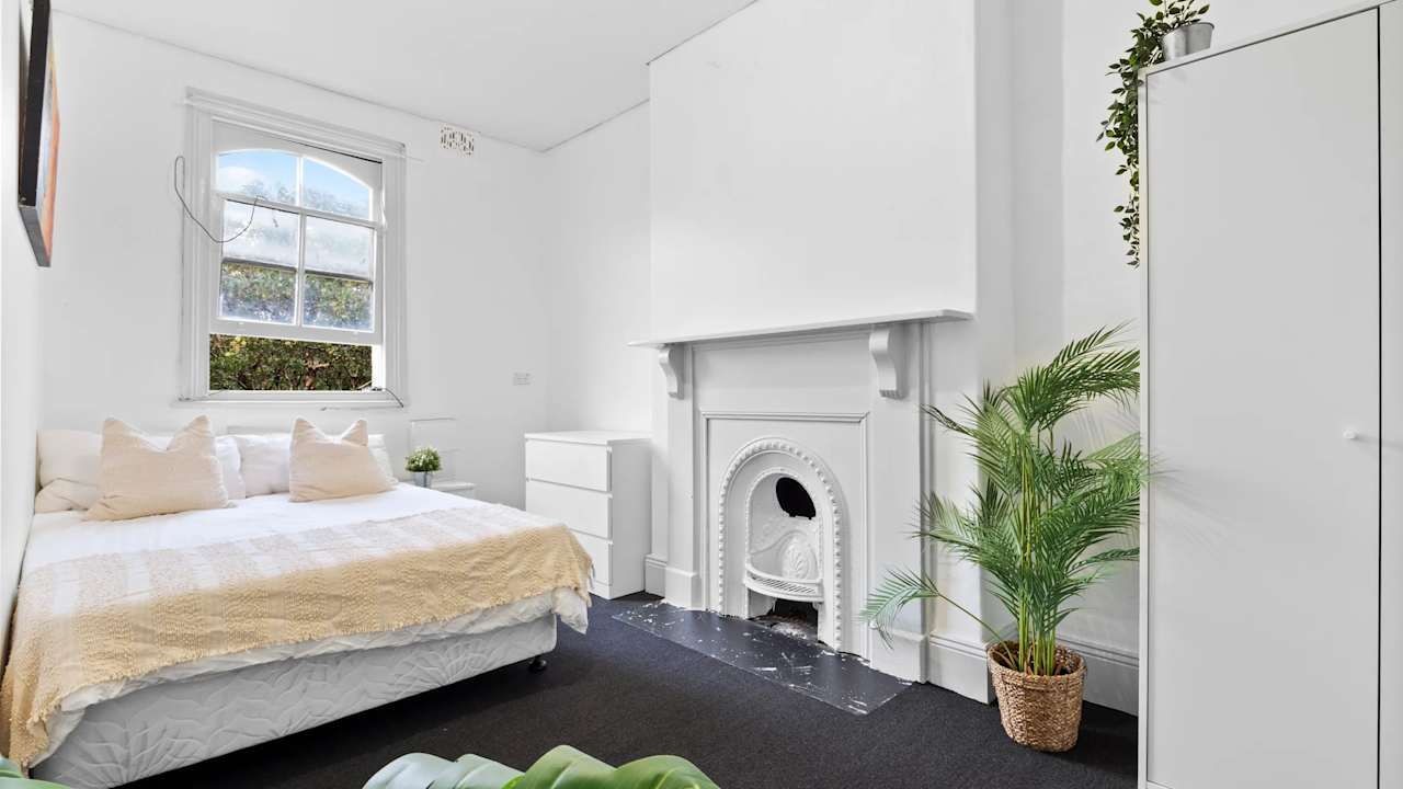 Furnished room in a flatshare