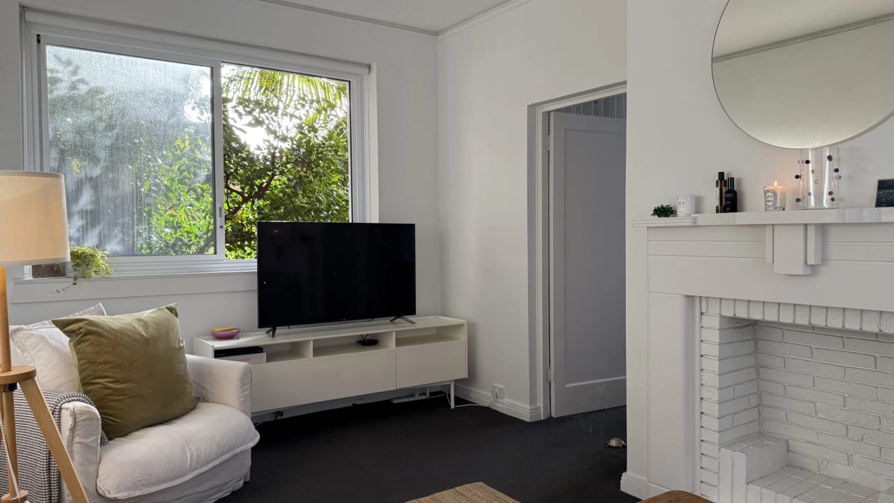 Unfurnished room in a flatshare