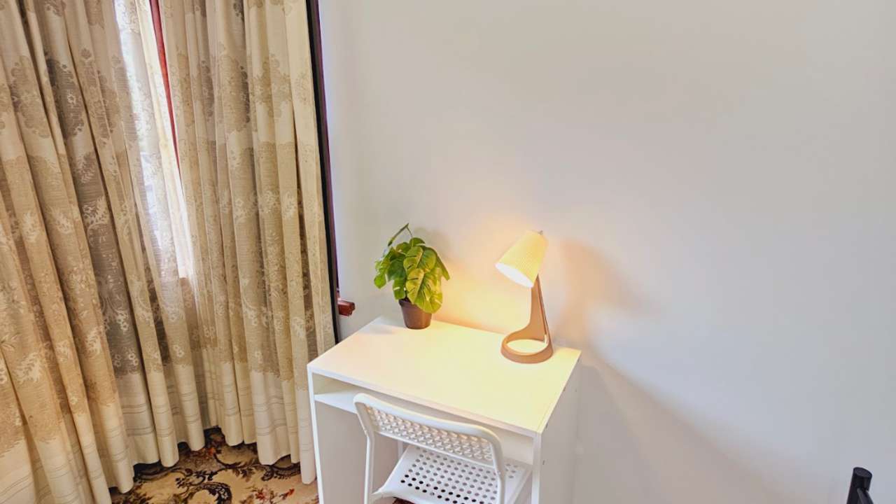 Furnished room in a flatshare