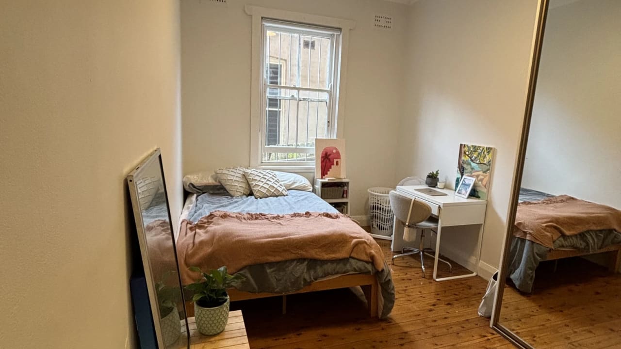 Furnished room in a flatshare