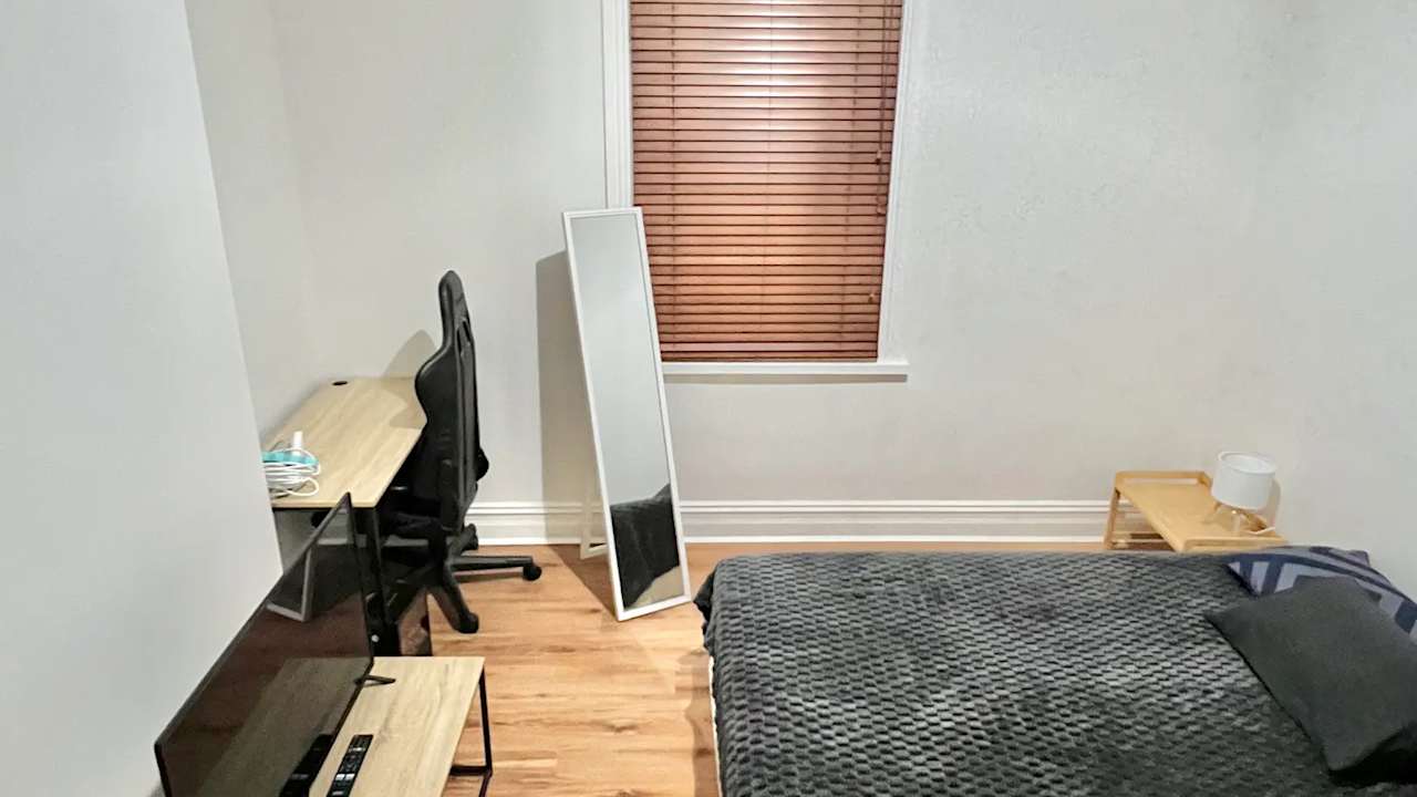 Room in a share house