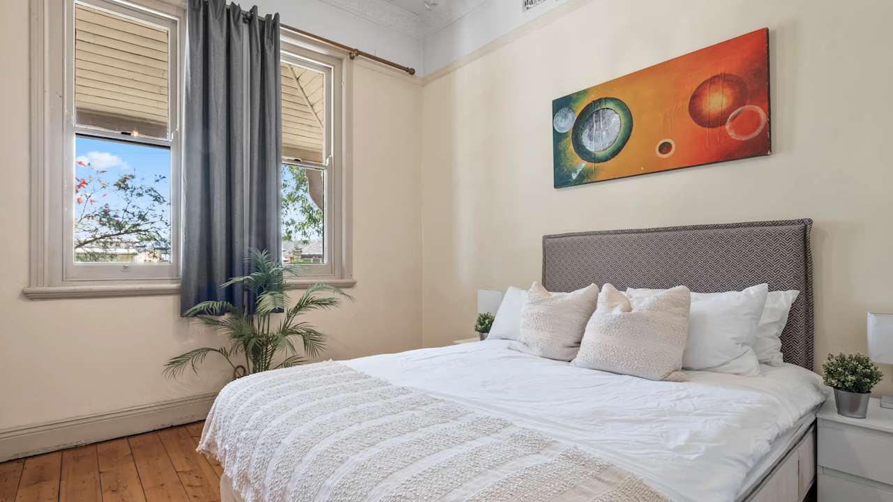 Furnished room in a flatshare