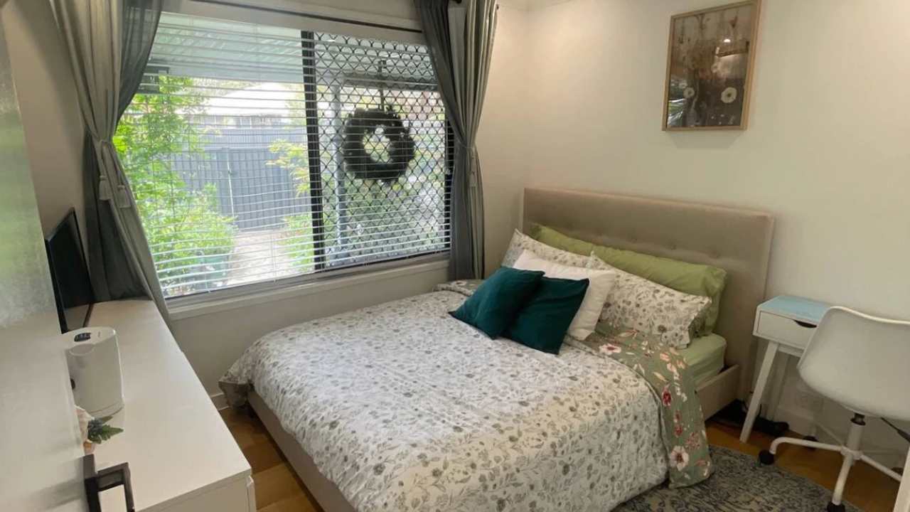 Room in a share house