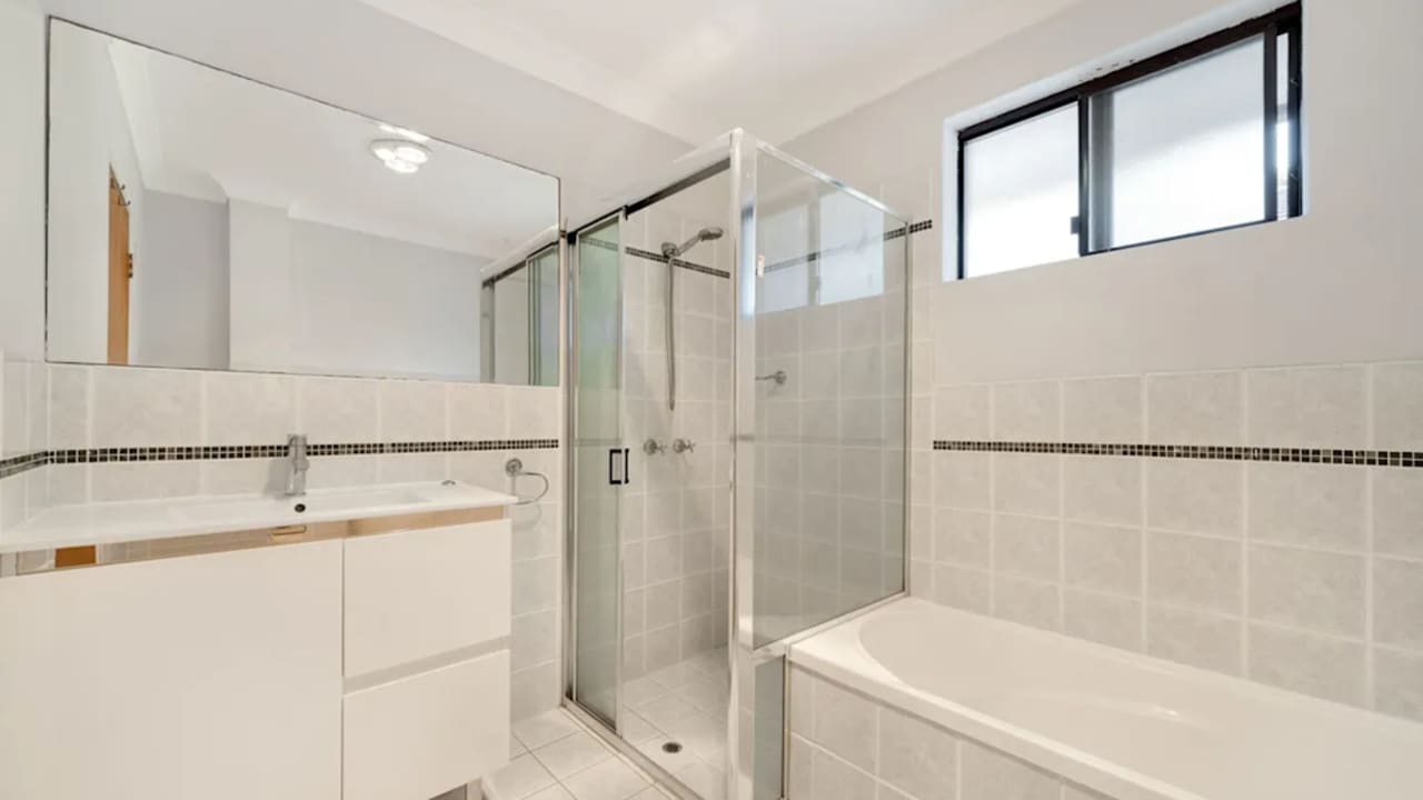 Unfurnished room in a flatshare