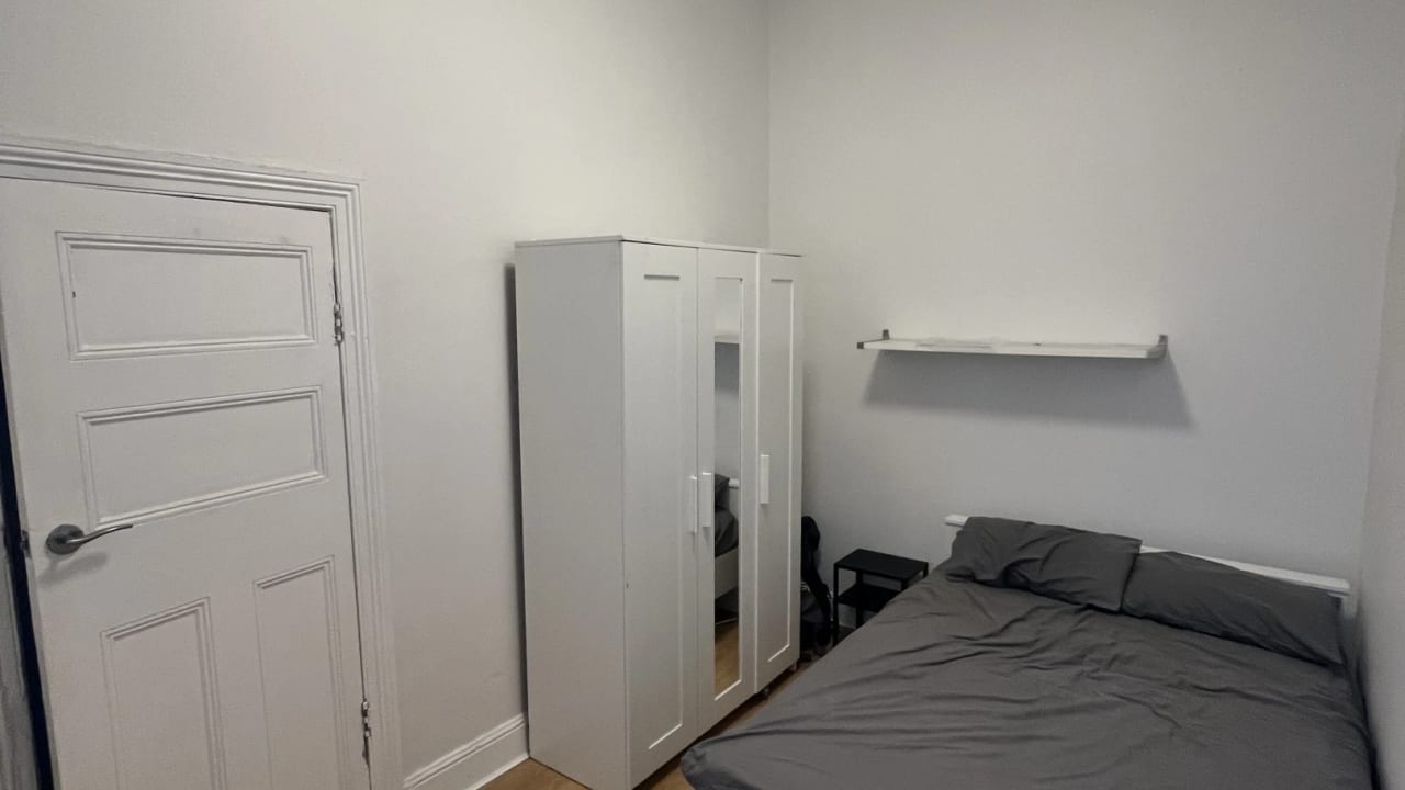 Room in a share house