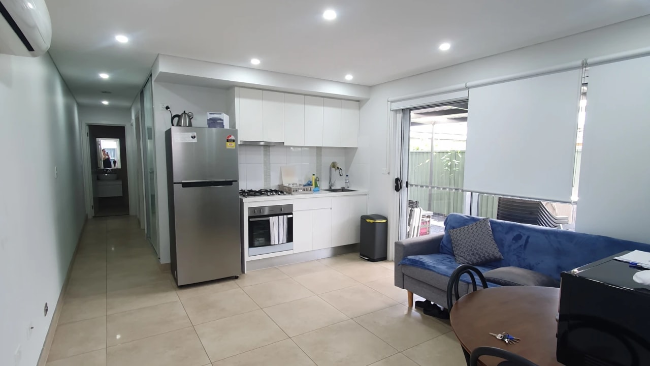 Furnished room in a flatshare