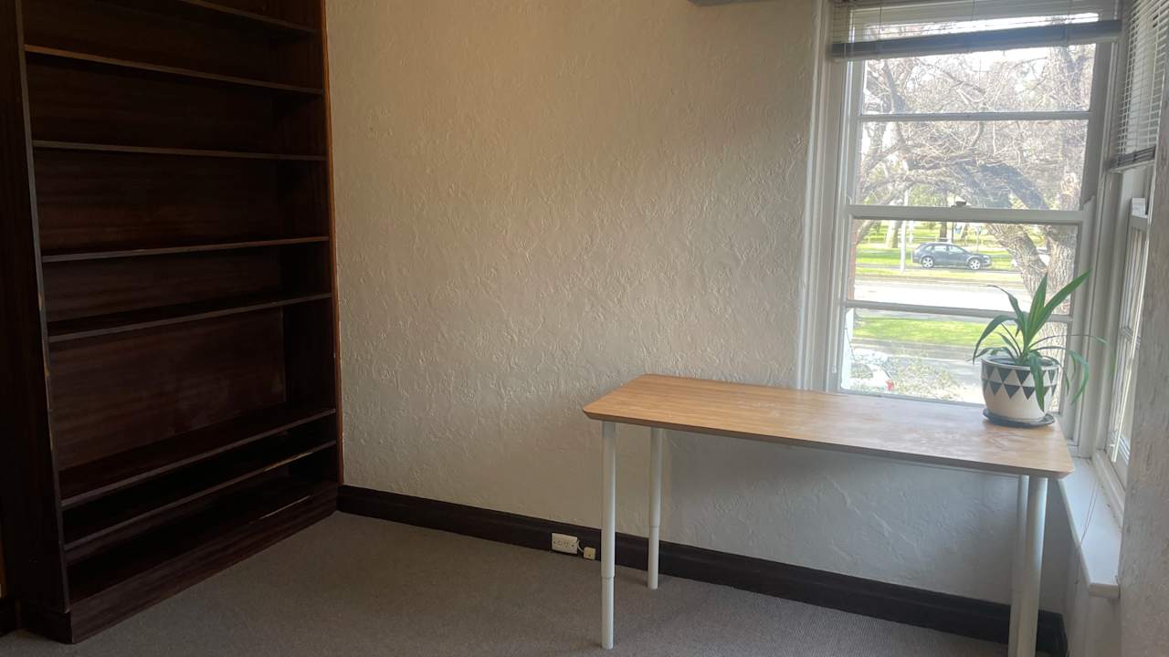 Furnished room in a flatshare