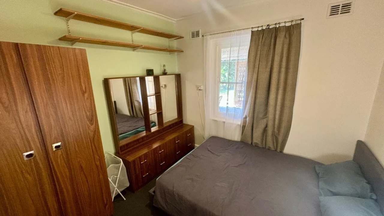 Room in a share house