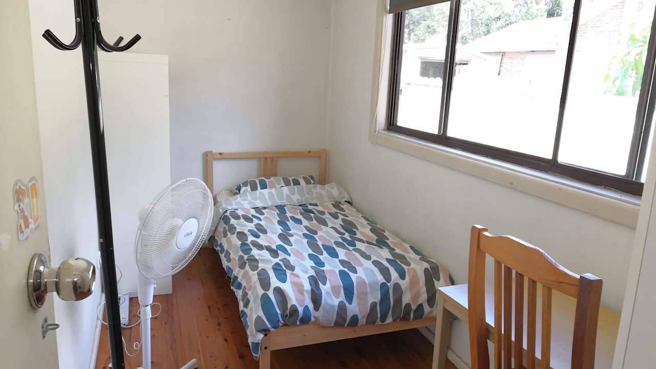 Furnished room in a flatshare