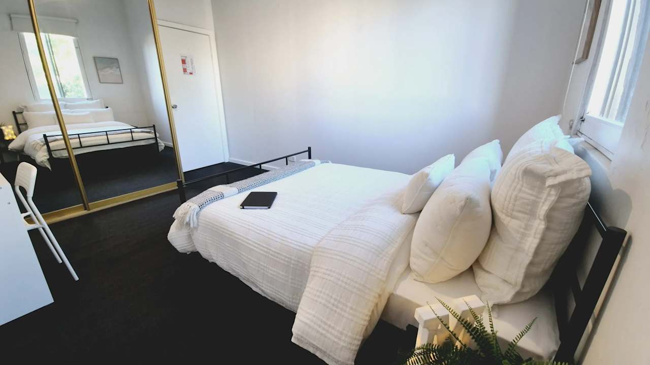 Furnished room in a flatshare