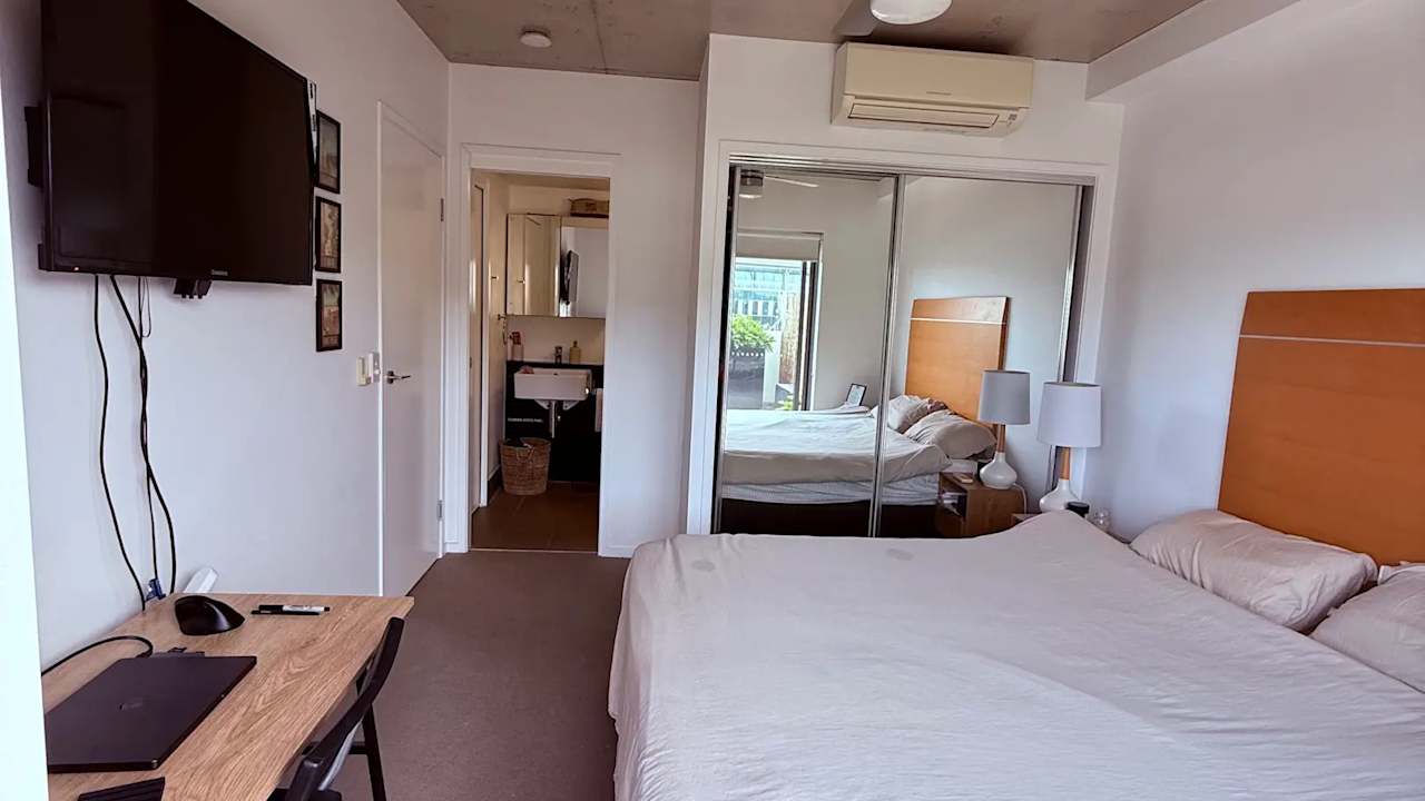 Furnished room with ensuite in a flatshare