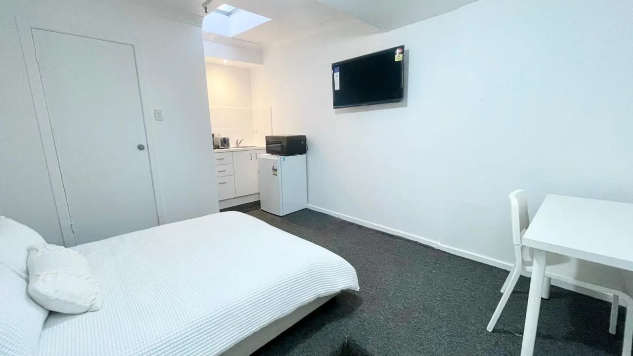 Room studio flat for rent