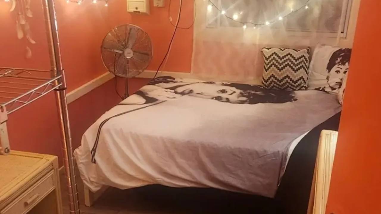 Furnished room in a share house