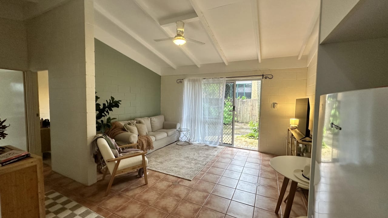 Furnished room in a flatshare