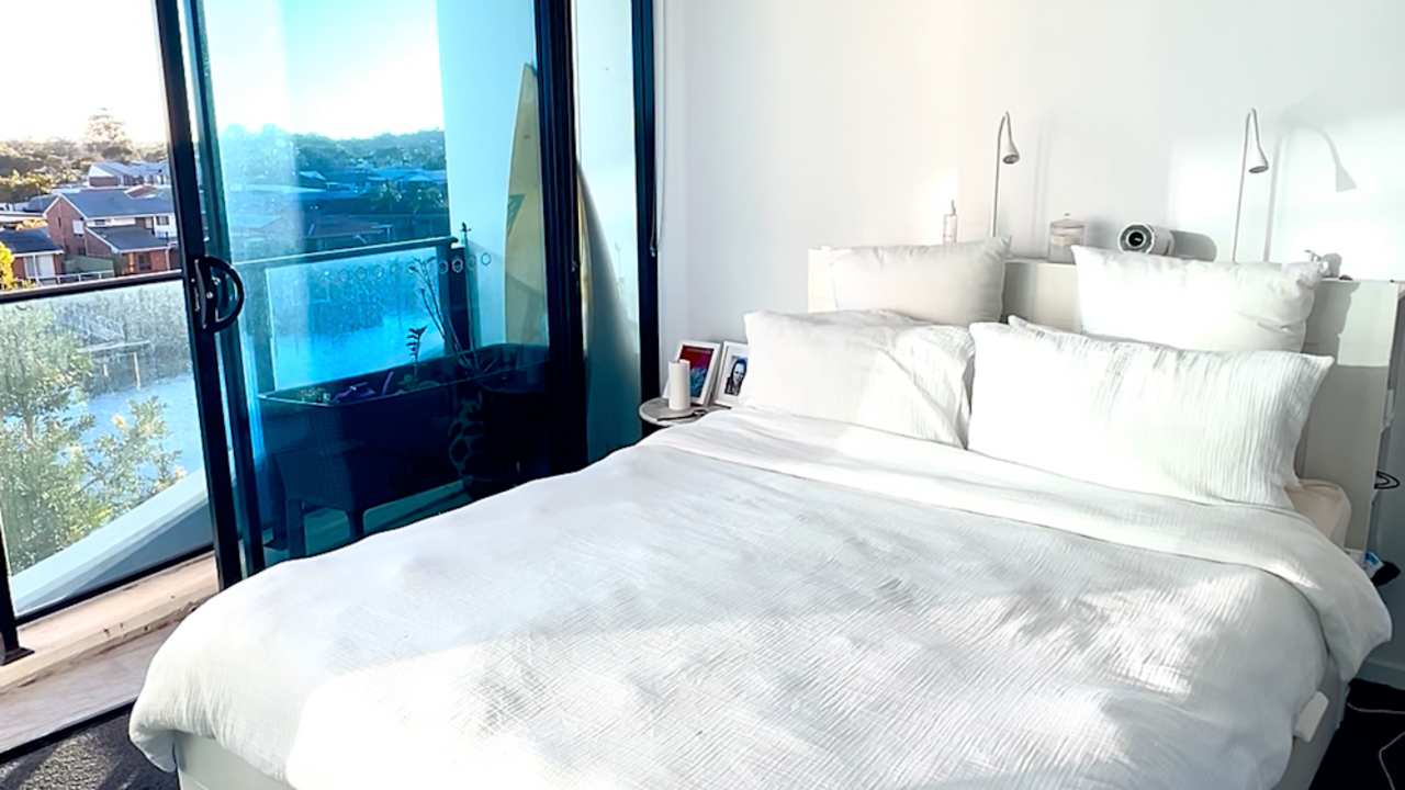 Furnished room with ensuite in a flatshare